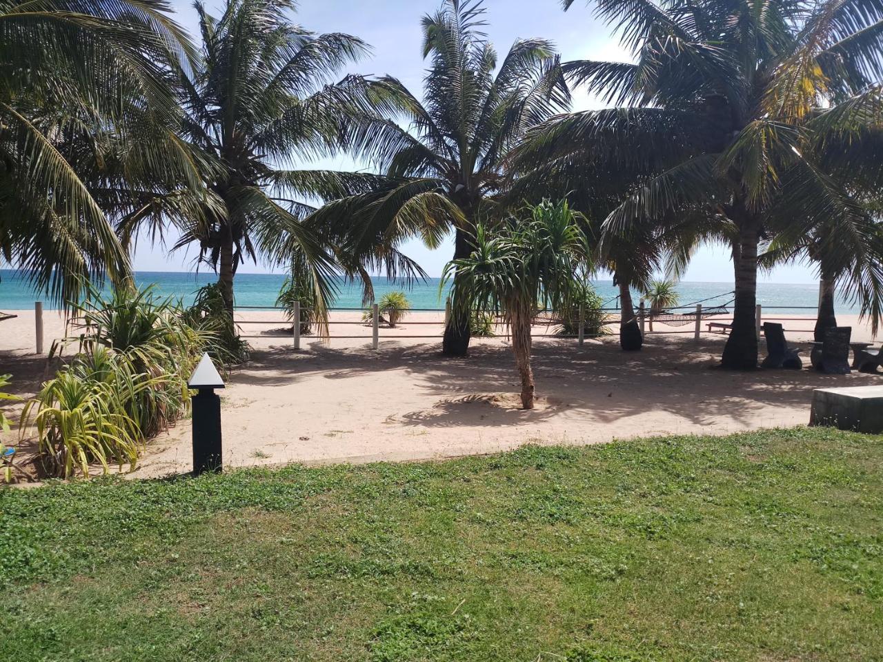 Villa Nilaveli Cabana Exterior foto